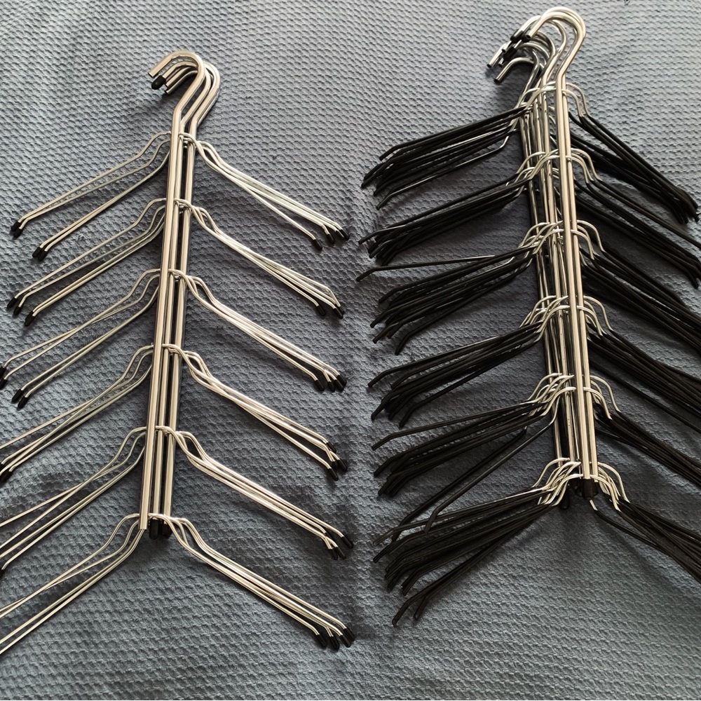 Space Saving Hanger Lot